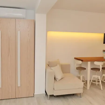 Dionisos Apartment *